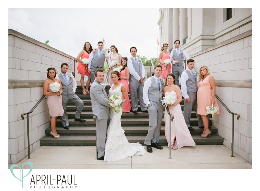 Bridal party Pose in Jackson, MS at The Capitol Building